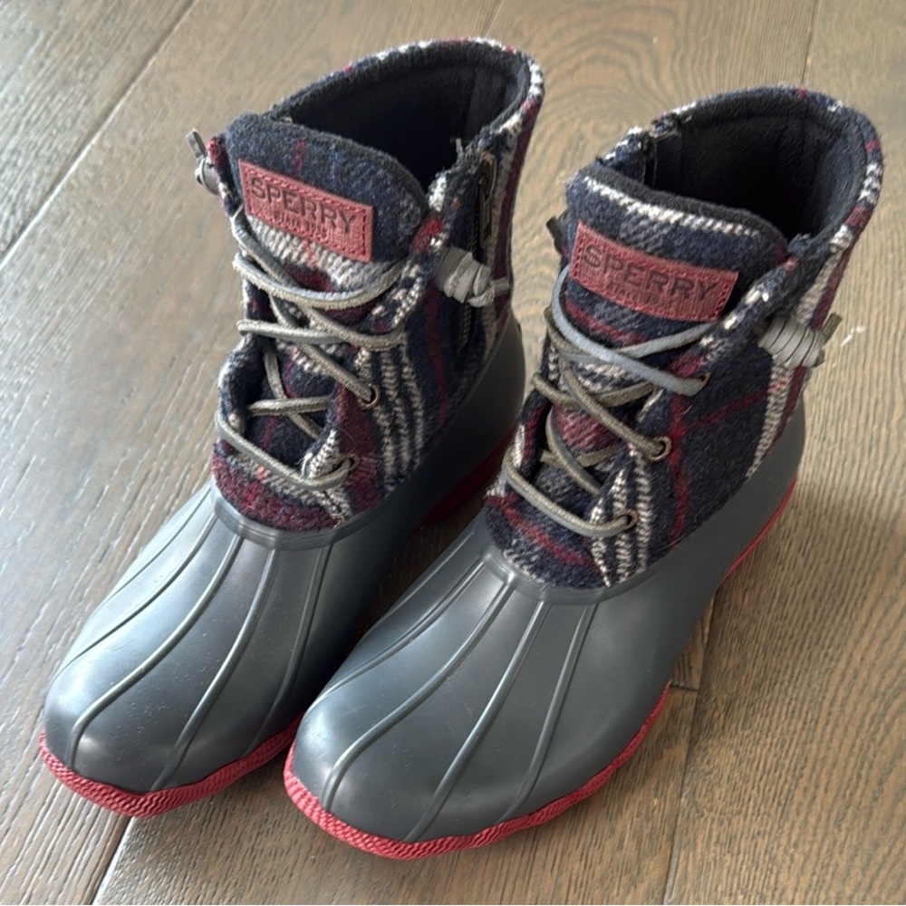 NWOT Women’s Sperry Duck Boots - Sz 6.5